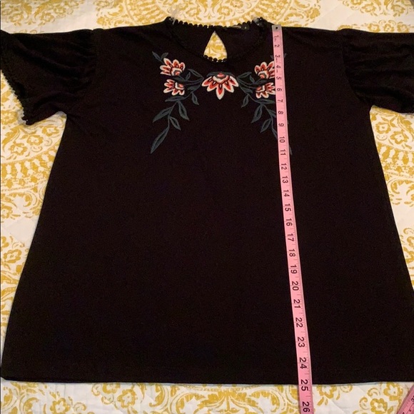 New without tags Floral Embroidery Top Small - Picture 8 of 9